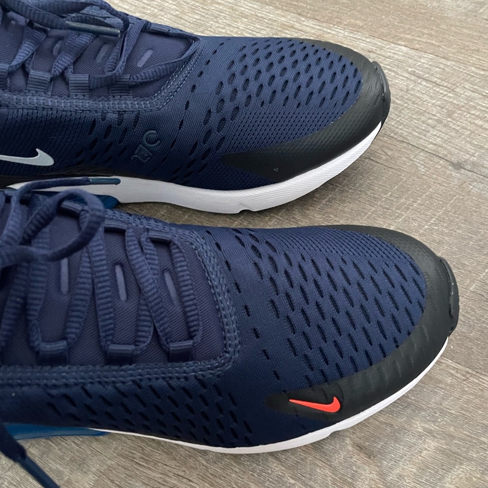 Men’s Nike Air sneakers -NEVER WORN! - Picture 8 of 9